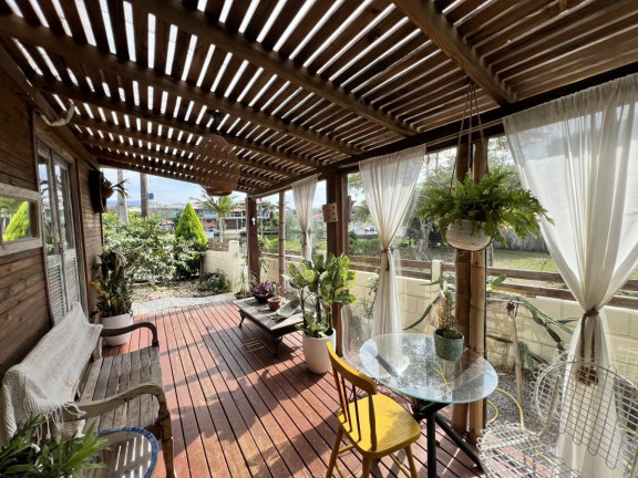 Imagem Casa com 5 Quartos à Venda, 100 m² em Barra Da Lagoa - Florianópolis Imagem Casa com 5 Quartos à Venda, 100 m² em Barra Da Lagoa - Florianópolis