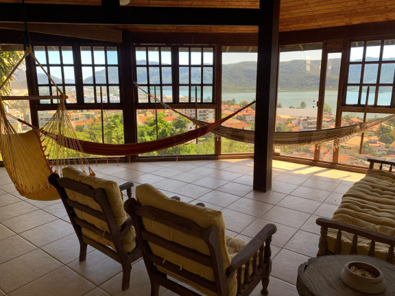 Casa com 4 Quartos à Venda, 265 m² em Piratininga - Niterói