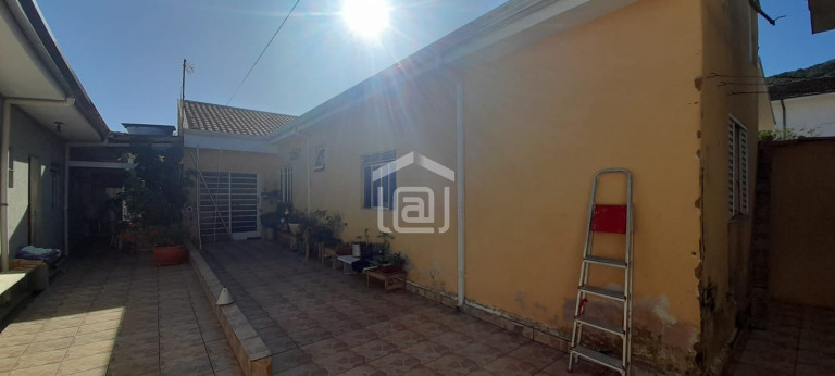 Imagem Casa com 2 Quartos à Venda, 360 m² em Santa Rosália - Poços De Caldas Imagem Casa com 2 Quartos à Venda, 360 m² em Santa Rosália - Poços De Caldas