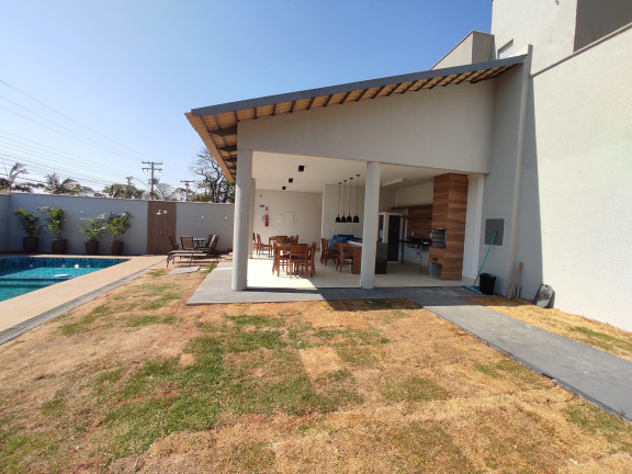 Imagem Imóvel com 
            	3             Quartos à Venda, 131 m² em 
            	Sitios Santa Luzia             - 
            	Aparecida De Goiania            