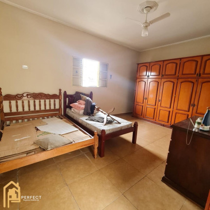 Imagem Casa com 4 Quartos à Venda, 250 m² em Centro - Taubaté Imagem Casa com 4 Quartos à Venda, 250 m² em Centro - Taubaté