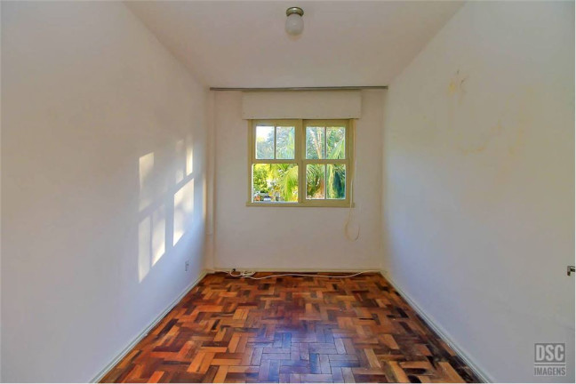 Imagem Imóvel com 2 Quartos à Venda, em Santo Antônio - Porto Alegre Imagem Imóvel com 2 Quartos à Venda, em Santo Antônio - Porto Alegre