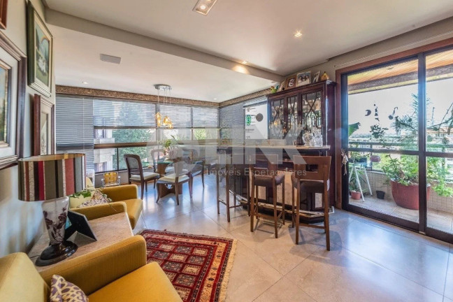 Imagem Apartamento com 3 Quartos à Venda, 240 m² em Moinhos De Vento - Porto Alegre