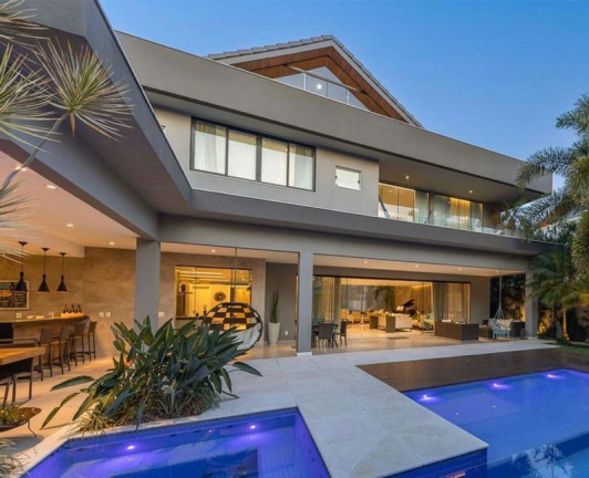 Imagem Casa com 5 Quartos à Venda, 1.050 m² Imagem Casa com 5 Quartos à Venda, 1.050 m²