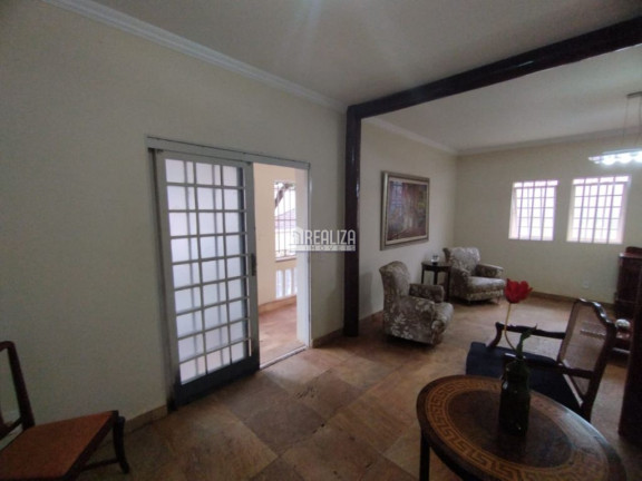 Imagem Casa com 3 Quartos à Venda, 200 m² em Nossa Senhora Da Abadia - Uberaba Imagem Casa com 3 Quartos à Venda, 200 m² em Nossa Senhora Da Abadia - Uberaba