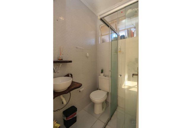 Imagem Imóvel com 2 Quartos à Venda, 51 m² em Cristal - Porto Alegre Imagem Imóvel com 2 Quartos à Venda, 51 m² em Cristal - Porto Alegre