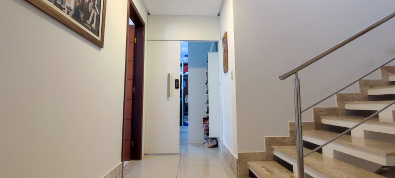 Imagem Casa com 5 Quartos à Venda, 218 m² em Estrada Do Coco - Lauro De Freitas Imagem Casa com 5 Quartos à Venda, 218 m² em Estrada Do Coco - Lauro De Freitas