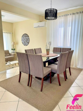 Imagem Casa com 3 Quartos à Venda, 227 m² em Carianos - Florianópolis Imagem Casa com 3 Quartos à Venda, 227 m² em Carianos - Florianópolis