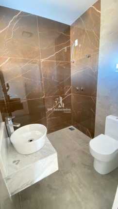 Imagem Casa com 3 Quartos à Venda, 230 m² Imagem Casa com 3 Quartos à Venda, 230 m²