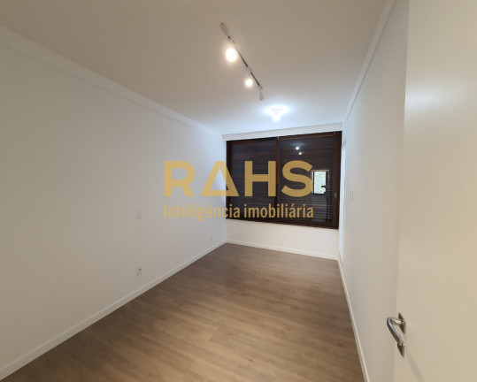 Imagem Casa com 3 Quartos à Venda, 300 m² em América - Joinville