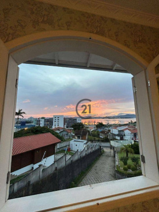 Imagem Casa com 4 Quartos à Venda, 211 m² em Centro - São José