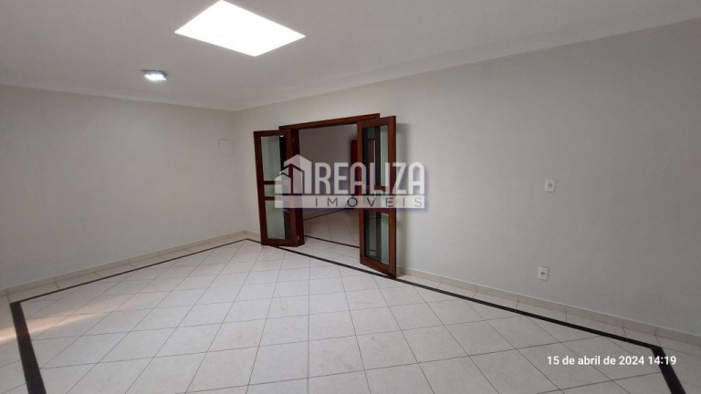 Imagem Sobrado com 4 Quartos para Alugar, 300 m² em Jardim Induberaba - Uberaba Imagem Sobrado com 4 Quartos para Alugar, 300 m² em Jardim Induberaba - Uberaba