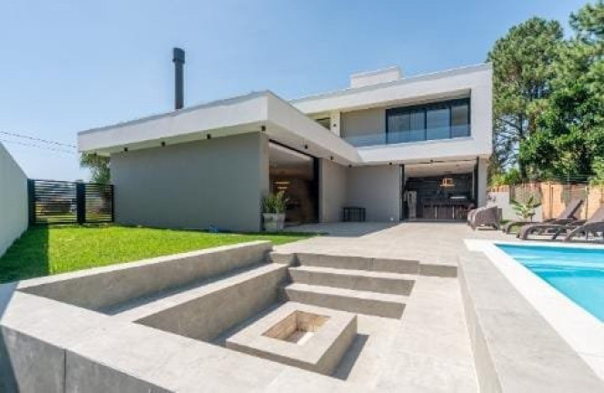 Imagem Casa com 5 Quartos à Venda, 340 m² em Vila Nova - Porto Alegre