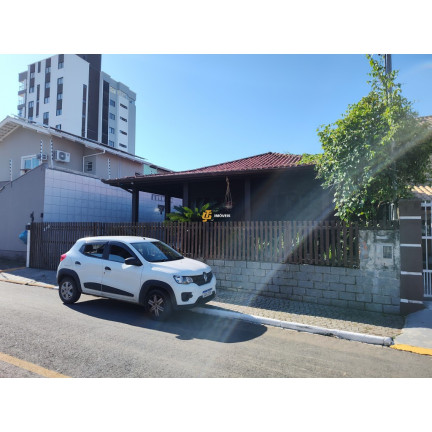 Casa com 3 Quartos à Venda,  em Centro - Camboriú