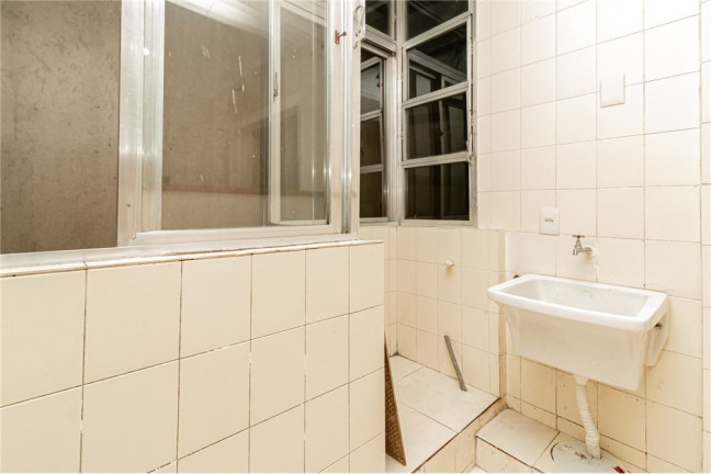 Imagem Imóvel com 1 Quarto à Venda, em Bom Fim - Porto Alegre Imagem Imóvel com 1 Quarto à Venda, em Bom Fim - Porto Alegre