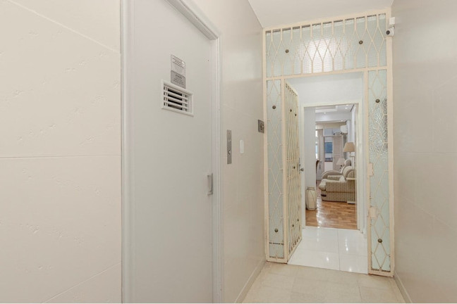 Imagem Imóvel com 3 Quartos à Venda, 128 m² em Auxiliadora - Porto Alegre Imagem Imóvel com 3 Quartos à Venda, 128 m² em Auxiliadora - Porto Alegre