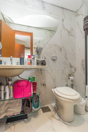 Imagem Imóvel com 3 Quartos à Venda, 215 m² em Vila Ipiranga - Porto Alegre