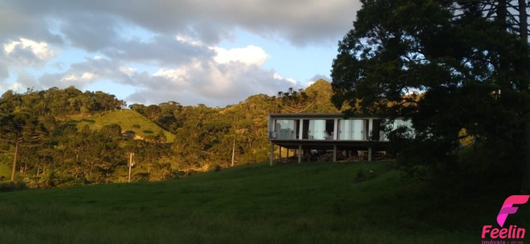 Imagem Casa com 3 Quartos à Venda, 140 m² em Florianópolis Imagem Casa com 3 Quartos à Venda, 140 m² em Florianópolis