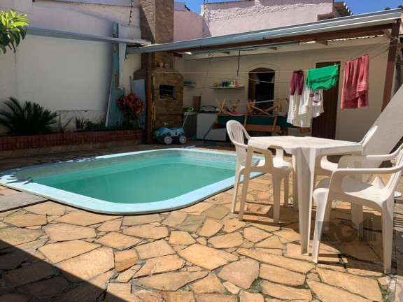 Imagem Casa com 4 Quartos à Venda,  em Santa Tereza - Porto Alegre