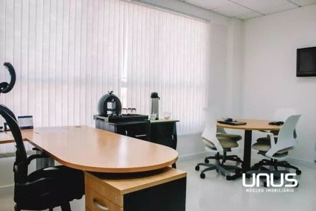 Imagem Sala Comercial à Venda, 585 m² em Barreiros - São José