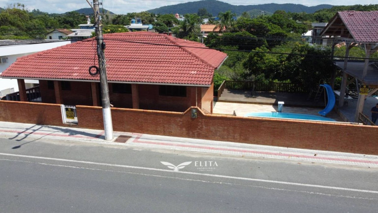 Imagem Casa com 6 Quartos à Venda, em Itajuba - Barra Velha Imagem Casa com 6 Quartos à Venda, em Itajuba - Barra Velha