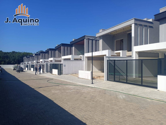 Imagem Casa com 4 Quartos à Venda, 247 m² em Amador - Eusébio Imagem Casa com 4 Quartos à Venda, 247 m² em Amador - Eusébio