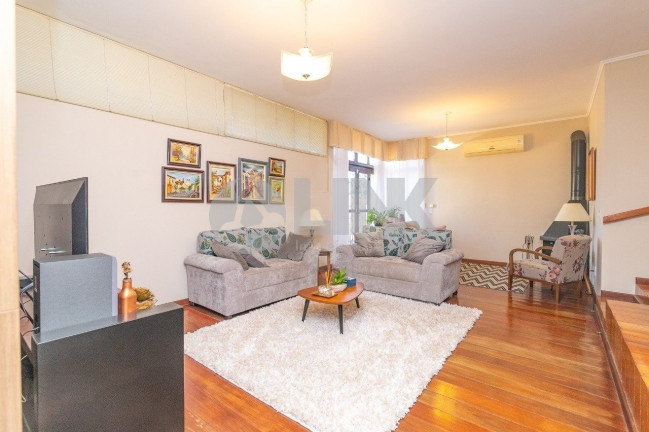 Imagem Casa com 3 Quartos à Venda, 234 m² em Petrópolis - Porto Alegre Imagem Casa com 3 Quartos à Venda, 234 m² em Petrópolis - Porto Alegre