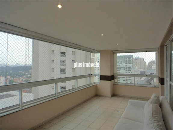 Apartamento com 3 Quartos para Alugar, 188 m² em Itaim Bibi - São Paulo