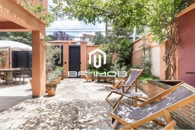 Imagem Casa com 4 Quartos à Venda, 300 m² em Moema - São Paulo Imagem Casa com 4 Quartos à Venda, 300 m² em Moema - São Paulo