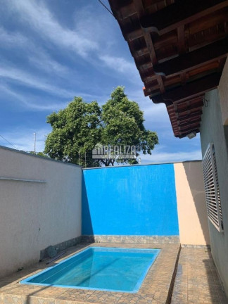 Imagem Casa com 3 Quartos à Venda, 200 m² em Beija-flor - Uberaba Imagem Casa com 3 Quartos à Venda, 200 m² em Beija-flor - Uberaba