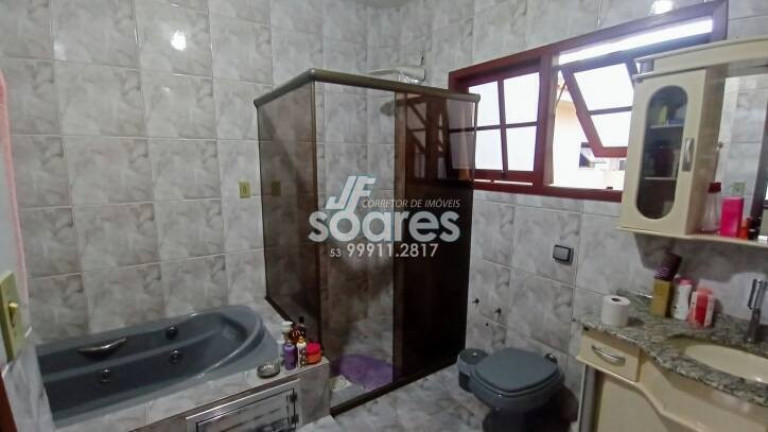 Imagem Sobrado com 5 Quartos à Venda, 309 m² em Centro - Pelotas