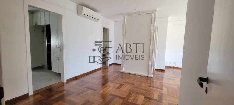 Imagem Apartamento com 4 Quartos à Venda, 135 m² em Moema - São Paulo