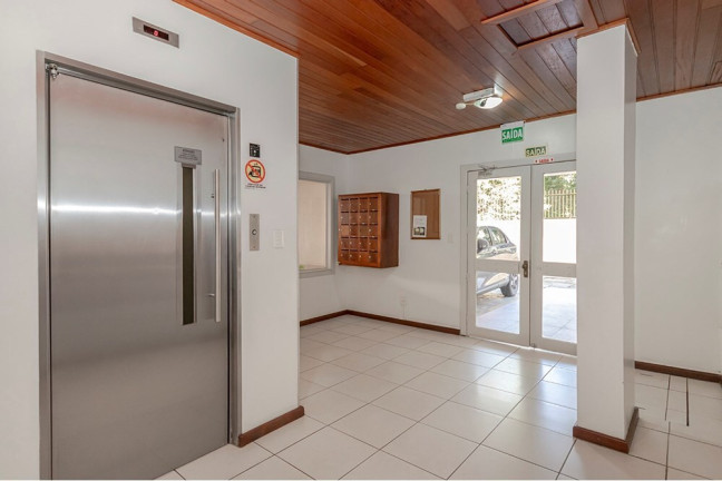 Imagem Imóvel com 2 Quartos à Venda, 67 m² em Cristal - Porto Alegre Imagem Imóvel com 2 Quartos à Venda, 67 m² em Cristal - Porto Alegre