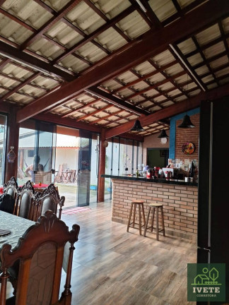 Imagem Chácara com 4 Quartos à Venda, 230 m²