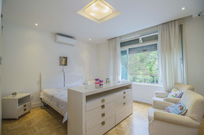 Imagem Apartamento com 4 Quartos à Venda, 251 m² em Moinhos De Vento - Porto Alegre Imagem Apartamento com 4 Quartos à Venda, 251 m² em Moinhos De Vento - Porto Alegre