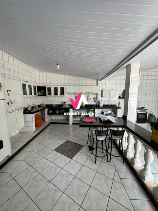 Casa com 4 Quartos à Venda,  em Coophamil - Cuiabá