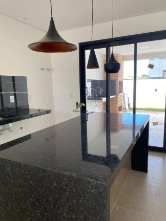 Imagem Casa de Condomínio com 3 Quartos à Venda, 170 m²