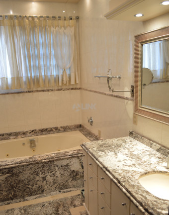 Imagem Casa com 3 Quartos à Venda, 430 m² em Jardim Lindóia - Porto Alegre Imagem Casa com 3 Quartos à Venda, 430 m² em Jardim Lindóia - Porto Alegre