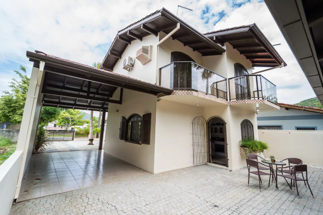 Casa com 3 Quartos à Venda, 160 m² em Morrinhos - Bombinhas