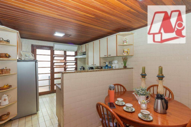 Imagem Casa com 3 Quartos à Venda, 291 m² em Bela Vista - Porto Alegre Imagem Casa com 3 Quartos à Venda, 291 m² em Bela Vista - Porto Alegre
