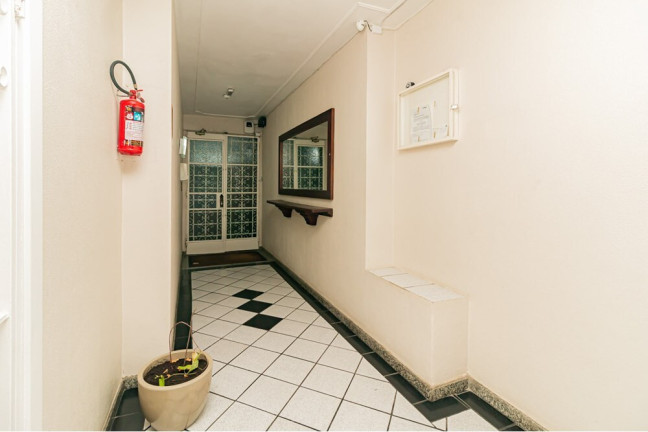 Imagem Imóvel com 2 Quartos à Venda, em Auxiliadora - Porto Alegre Imagem Imóvel com 2 Quartos à Venda, em Auxiliadora - Porto Alegre