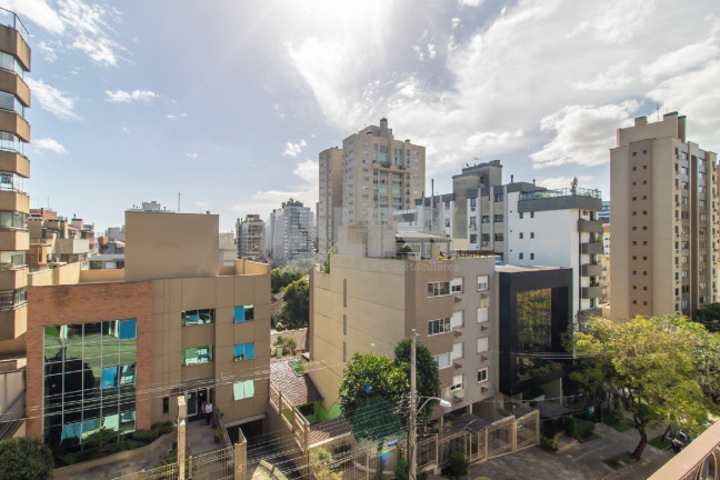 Imagem Imóvel com 3 Quartos à Venda, 225 m² em Auxiliadora - Porto Alegre Imagem Imóvel com 3 Quartos à Venda, 225 m² em Auxiliadora - Porto Alegre