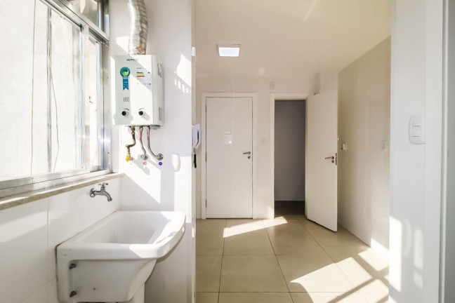 Imagem Imóvel com 2 Quartos à Venda, 72 m² em Copacabana - Rio De Janeiro Imagem Imóvel com 2 Quartos à Venda, 72 m² em Copacabana - Rio De Janeiro