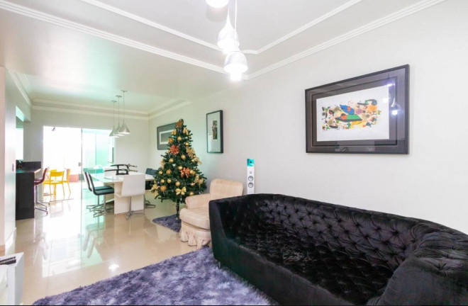 Imagem Casa com 3 Quartos à Venda, 233 m² em Cristo Rei - Curitiba Imagem Casa com 3 Quartos à Venda, 233 m² em Cristo Rei - Curitiba