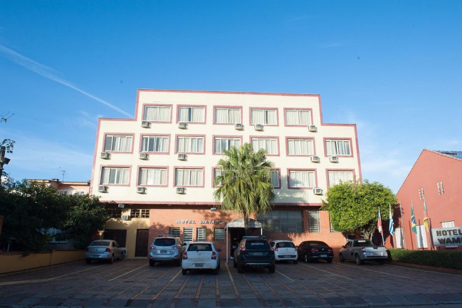 Imóvel Comercial à Venda, 1.200 m² em Navegantes - Porto Alegre