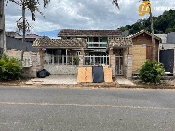 Casa à Venda, 288 m² em Monte Alegre - Camboriú