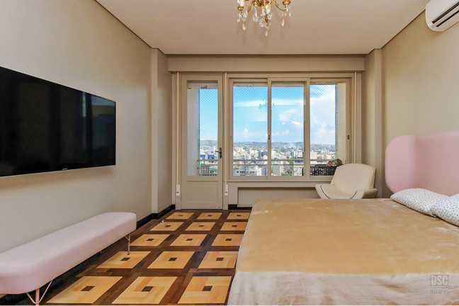 Imagem Imóvel com 4 Quartos à Venda, 221 m² em Independência - Porto Alegre Imagem Imóvel com 4 Quartos à Venda, 221 m² em Independência - Porto Alegre