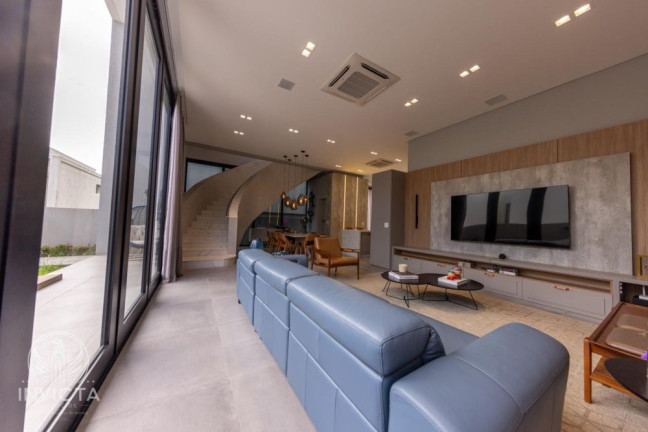 Imagem Casa com 4 Quartos à Venda, 380 m² em Estados - Balneário Camboriú Imagem Casa com 4 Quartos à Venda, 380 m² em Estados - Balneário Camboriú