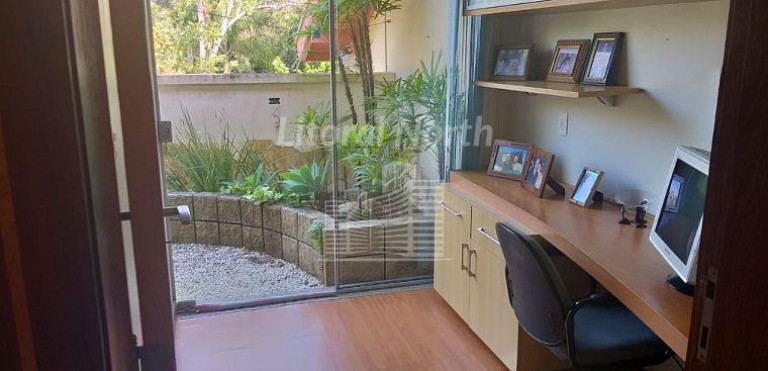 Imagem Casa com 4 Quartos à Venda, 351 m² em Taquaras - Balneário Camboriú Imagem Casa com 4 Quartos à Venda, 351 m² em Taquaras - Balneário Camboriú