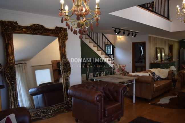 Imagem Casa com 4 Quartos à Venda, 258 m² em Região Do Alto Da Boa Vista - Campos Do Jordão Imagem Casa com 4 Quartos à Venda, 258 m² em Região Do Alto Da Boa Vista - Campos Do Jordão